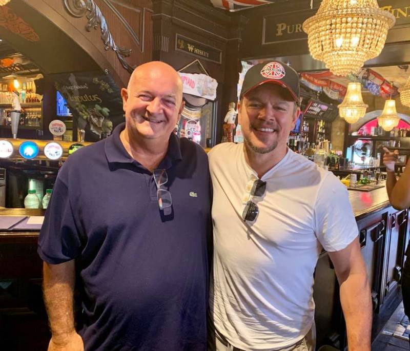 Matt Damon et l'équipe du Queen Marseille Vieux Port