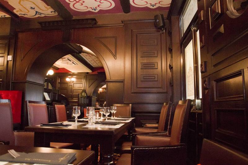 Le restaurant The Queen Victoria pour votre repas de groupe sur le Vieux-Port de Marseille