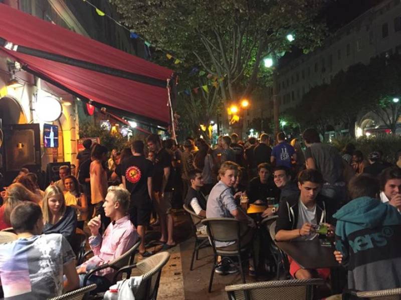 The Queen Victoria : Restaurant Pub sur le Vieux de Port de Marseille