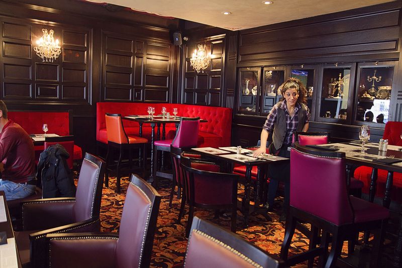 The Queen Victoria : Restaurant Pub sur le Vieux de Port de Marseille