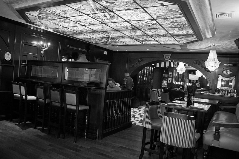 The Queen Victoria : Restaurant Pub sur le Vieux de Port de Marseille