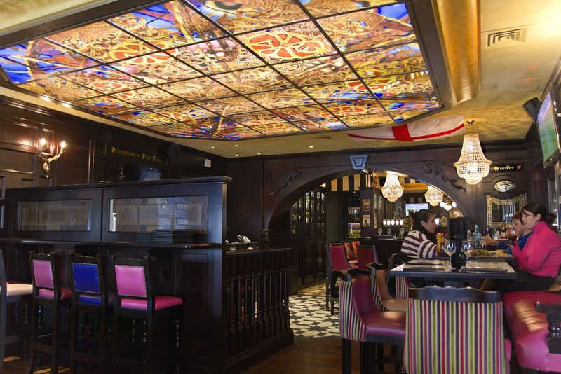 The Queen Victoria : Restaurant Pub sur le Vieux de Port de Marseille