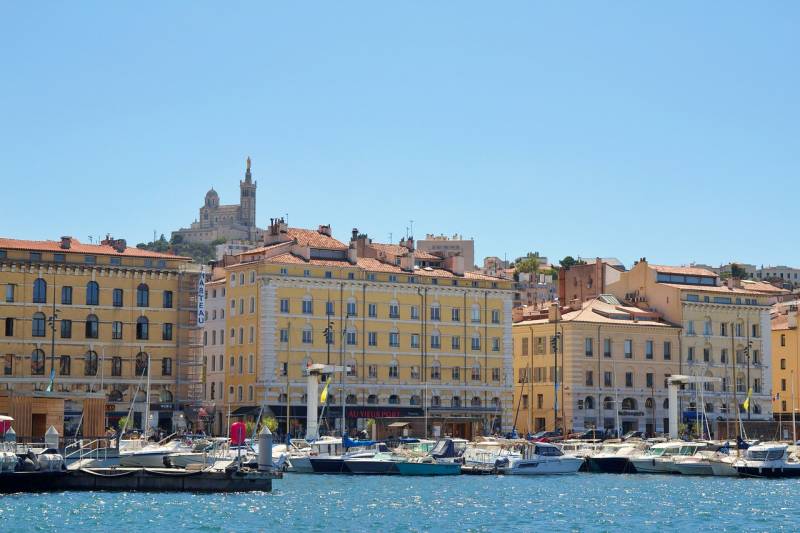 restaurant avec formule repas de groupe pour l’organisation d’un anniversaire Marseille Vieux Port